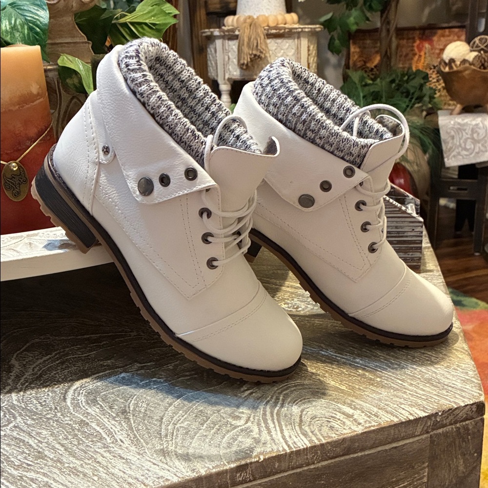 MAKE ME AN OFFER - NWOB White Combat Boots with Knit Cuff